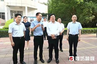 名场面：贝尔加盟皇马第一天，停车场偶遇C罗，价值2亿的握手